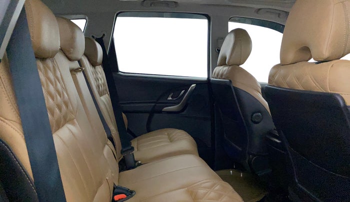 2021 Mahindra XUV500 W9 AT, Diesel, Automatic, 67,343 km, Right Side Rear Door Cabin