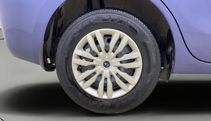 2018 Maruti Dzire VXI AMT, CNG, Automatic, 94,703 km, Right Rear Wheel