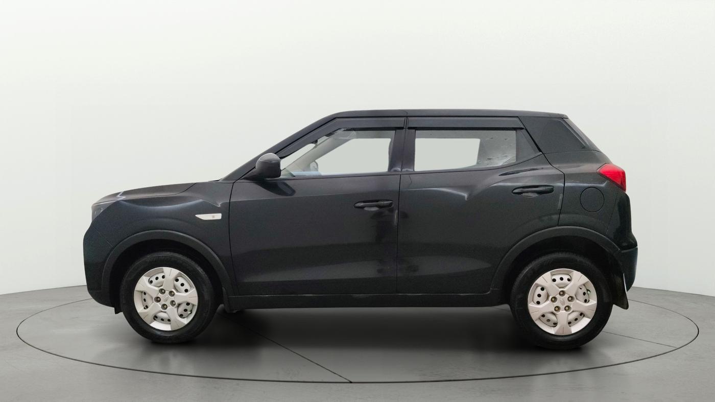 2022 Mahindra XUV300 W4 1.2 PETROL, Petrol, Manual, 1,07,747 km, Left Side