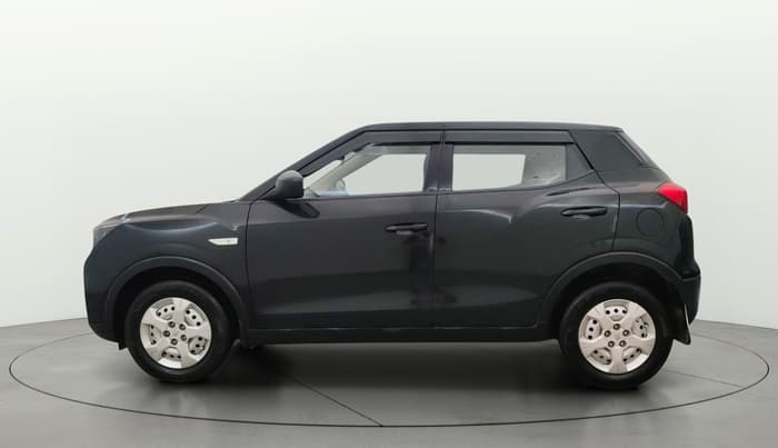 2022 Mahindra XUV300 W4 1.2 PETROL, Petrol, Manual, 1,07,747 km, Left Side