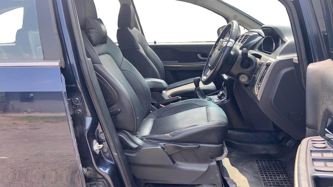 2017 Tata Hexa XT 4X4 6 STR, Diesel, Manual, 1,25,002 km, Right Side Front Door Cabin