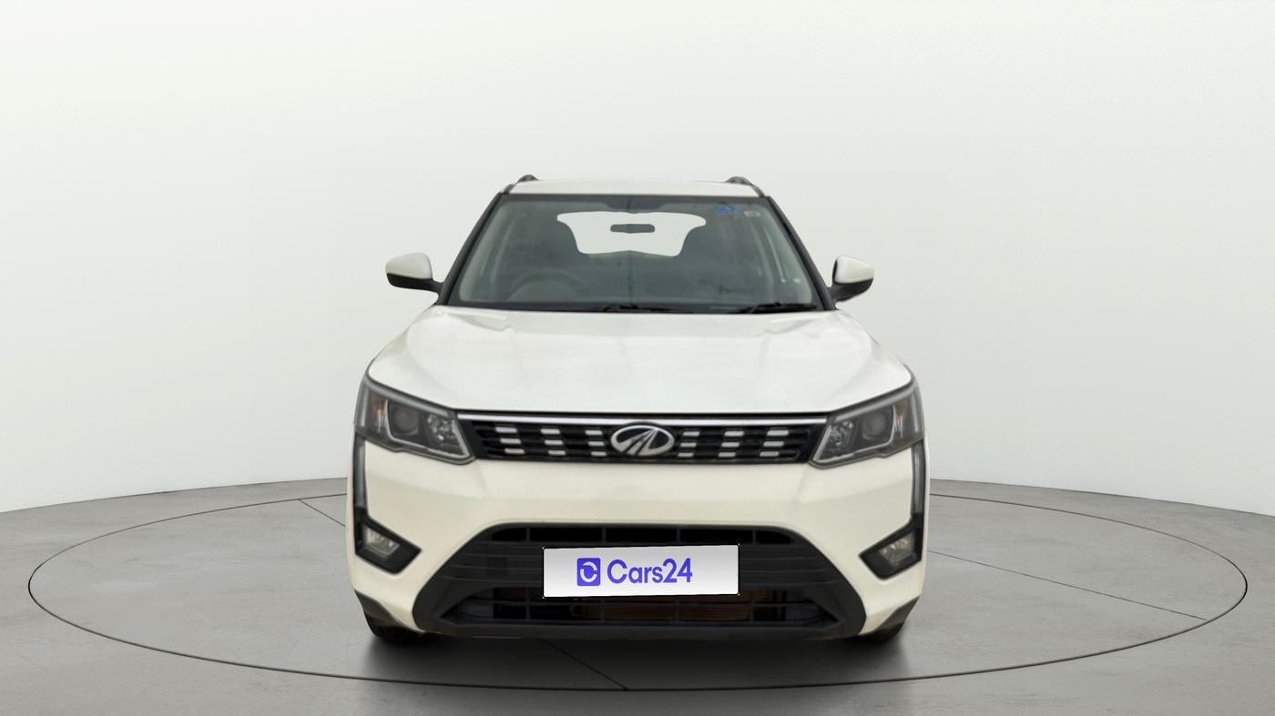 2022 Mahindra XUV300 W6 1.2 PETROL AMT, Petrol, Automatic, 27,895 km, Front