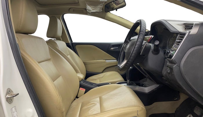 2015 Honda City 1.5L I-VTEC VX CVT, CNG, Automatic, 1,04,188 km, Right Side Front Door Cabin
