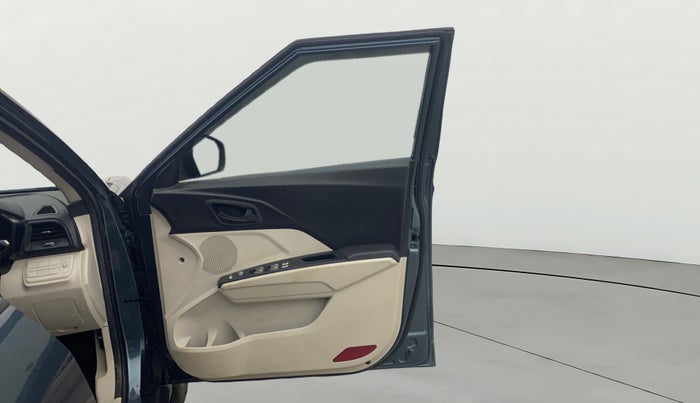 2021 Mahindra XUV300 W4 1.2 PETROL, Petrol, Manual, 34,008 km, RHS Front Door