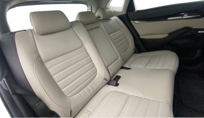 2020 KIA SELTOS GTX PLUS 1.4 PETROL, Petrol, Manual, 1,14,432 km, Right Side Rear Door Cabin