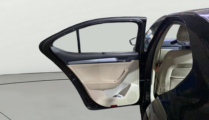 2019 Skoda Superb STYLE 1.8 TSI AT, Petrol, Automatic, 23,235 km, LHS Rear Door