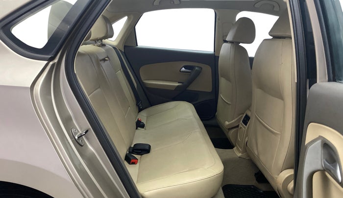 2015 Volkswagen Vento HIGHLINE 1.6 MPI, Petrol, Manual, 1,27,839 km, Right Side Rear Door Cabin