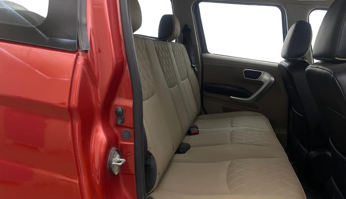 2018 Mahindra TUV300 T10 DUAL TONE, Diesel, Manual, 1,14,191 km, Right Side Rear Door Cabin