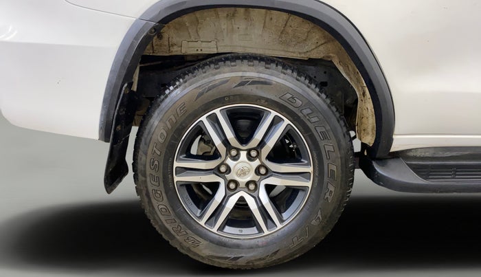 2018 Toyota Fortuner 2.8 4X2 MT, Diesel, Manual, 1,38,251 km, Right Rear Wheel