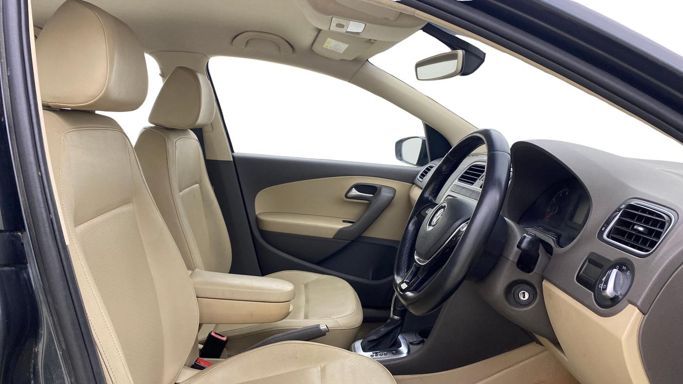 2017 Volkswagen Vento HIGHLINE PLUS 1.2 AT 16 ALLOY, Petrol, Automatic, 75,479 km, Right Side Front Door Cabin