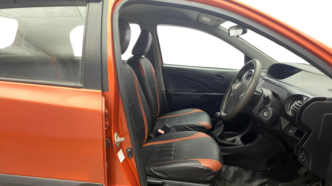 2014 Toyota Etios CROSS 1.2 G, Petrol, Manual, 68,300 km, Right Side Front Door Cabin