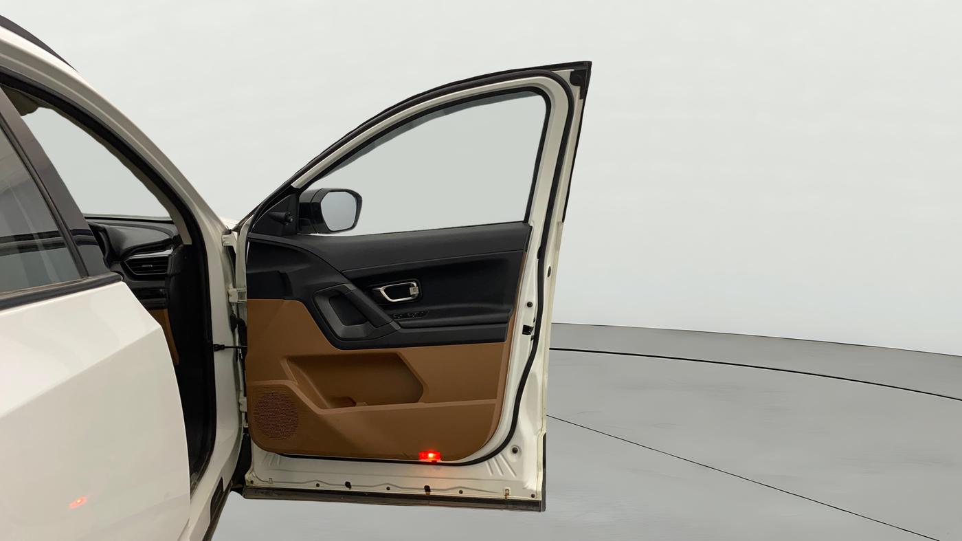 2024 Tata Harrier ADVENTURE PLUS AT, Diesel, Automatic, 25,129 km, RHS Front Door