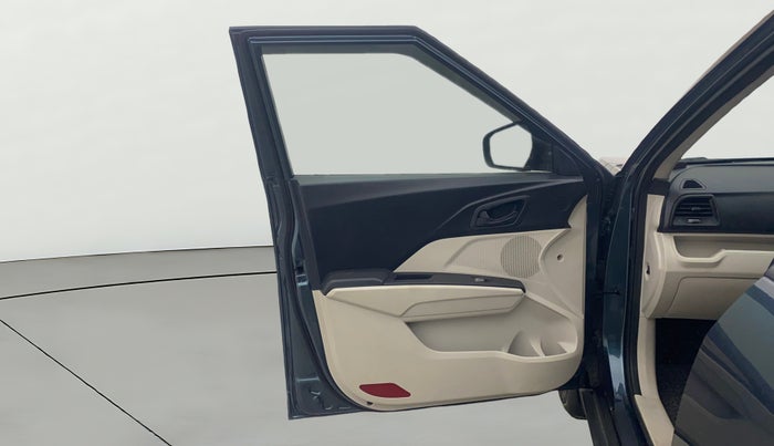 2021 Mahindra XUV300 W4 1.2 PETROL, Petrol, Manual, 34,008 km, LHS Front Door