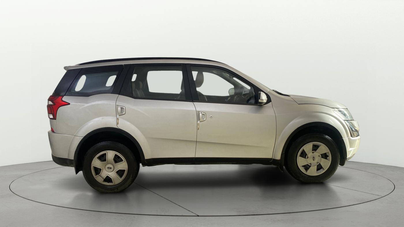 2019 Mahindra XUV500 W7, Diesel, Manual, 90,268 km, Right Side View