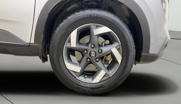 2019 Hyundai VENUE SX 1.0 (O) TURBO, Petrol, Manual, 1,20,117 km, Right Front Wheel