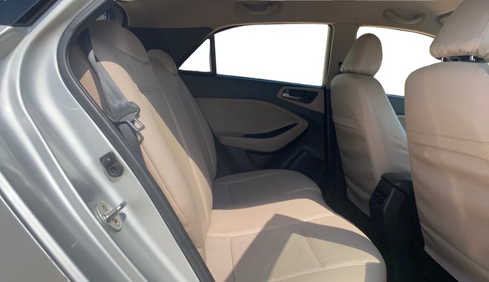 2016 Hyundai Elite i20 MAGNA 1.2, Petrol, Manual, 53,399 km, Right Side Rear Door Cabin