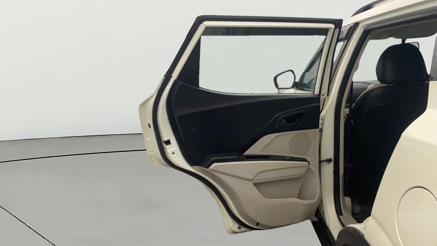 2020 Mahindra XUV300 W6 1.2 PETROL, Petrol, Manual, 1,23,203 km, LHS Rear Door