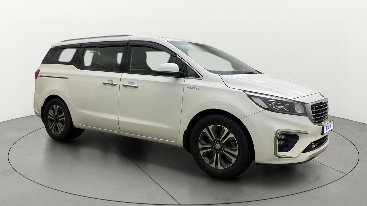 2020 KIA CARNIVAL PRESTIGE 2.2 7 STR, Diesel, Automatic, 1,21,694 km, Right Front Diagonal