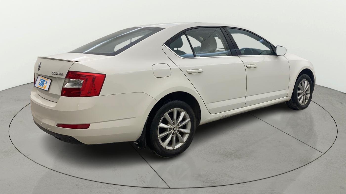 2015 Skoda Octavia ELEGANCE 1.8 TSI AT, Petrol, Automatic, 1,26,617 km, Right Back Diagonal
