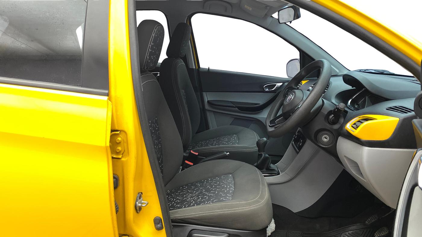 2020 Tata Tiago XZ PLUS PETROL, Petrol, Manual, 1,09,126 km, Right Side Front Door Cabin