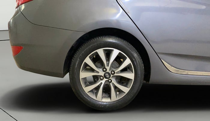 2015 Hyundai Verna FLUIDIC 4S 1.6 VTVT S AT, Petrol, Automatic, 55,956 km, Right Rear Wheel