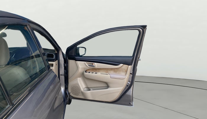 2014 Maruti Ciaz VXI+, Petrol, Manual, 1,07,012 km, RHS Front Door