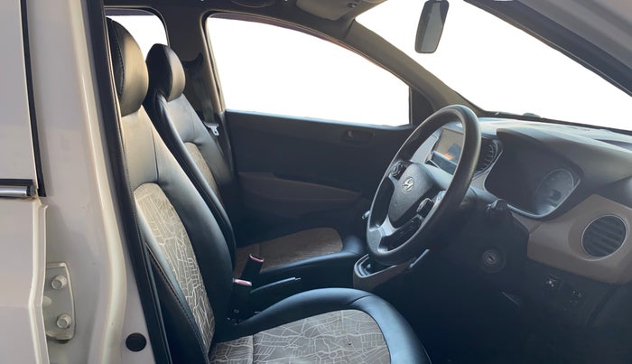 2014 Hyundai Grand i10 MAGNA 1.2 KAPPA VTVT, CNG, Manual, 1,30,977 km, Right Side Front Door Cabin