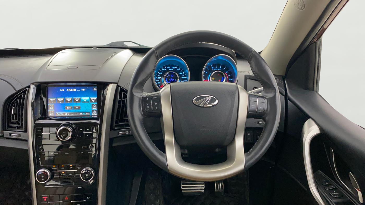 2018 Mahindra XUV500 W11 AT, Diesel, Automatic, 32,550 km, Steering Wheel Close Up