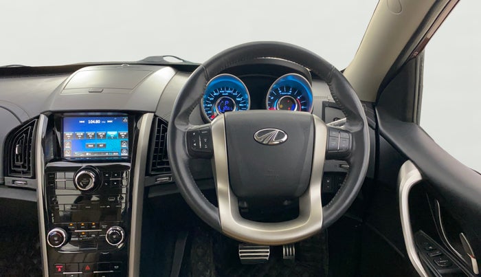 2018 Mahindra XUV500 W11 AT, Diesel, Automatic, 32,550 km, Steering Wheel Close Up