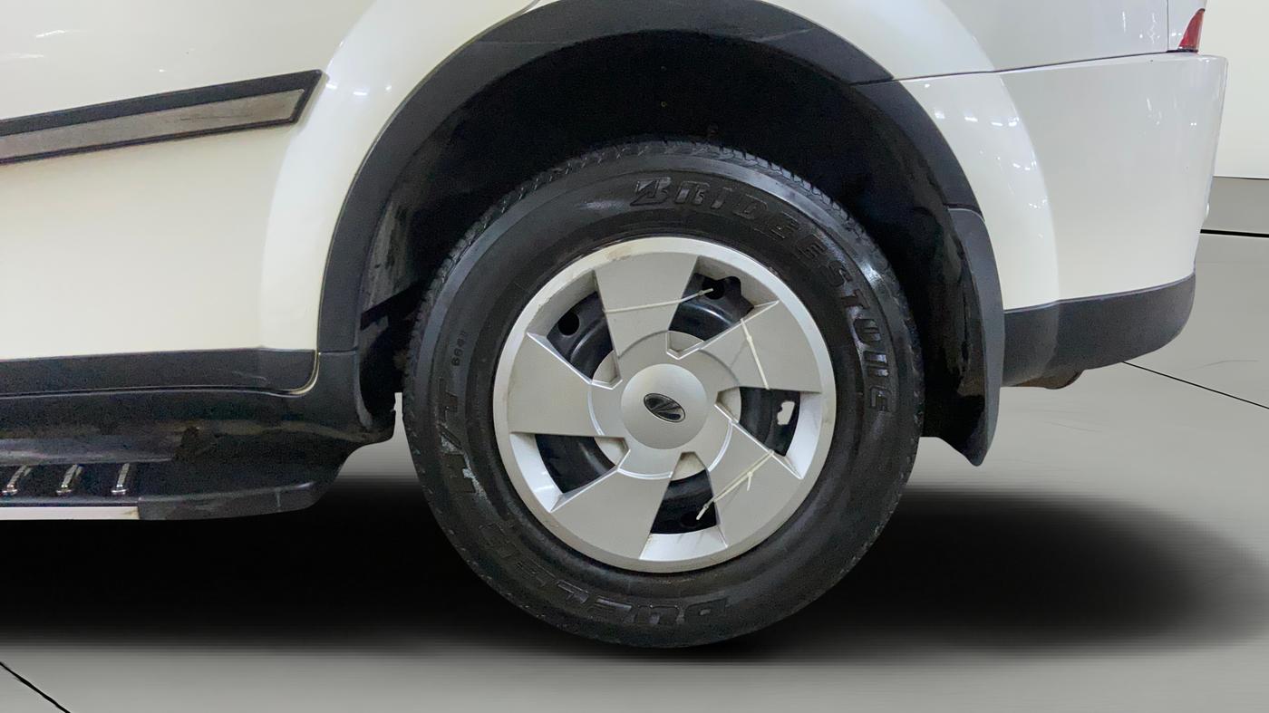 2020 Mahindra XUV500 W7, Diesel, Manual, 30,472 km, Left Rear Wheel