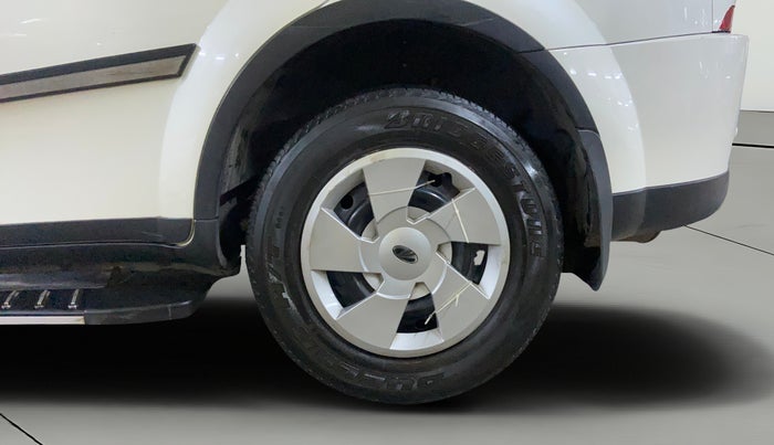 2020 Mahindra XUV500 W7, Diesel, Manual, 30,379 km, Left Rear Wheel