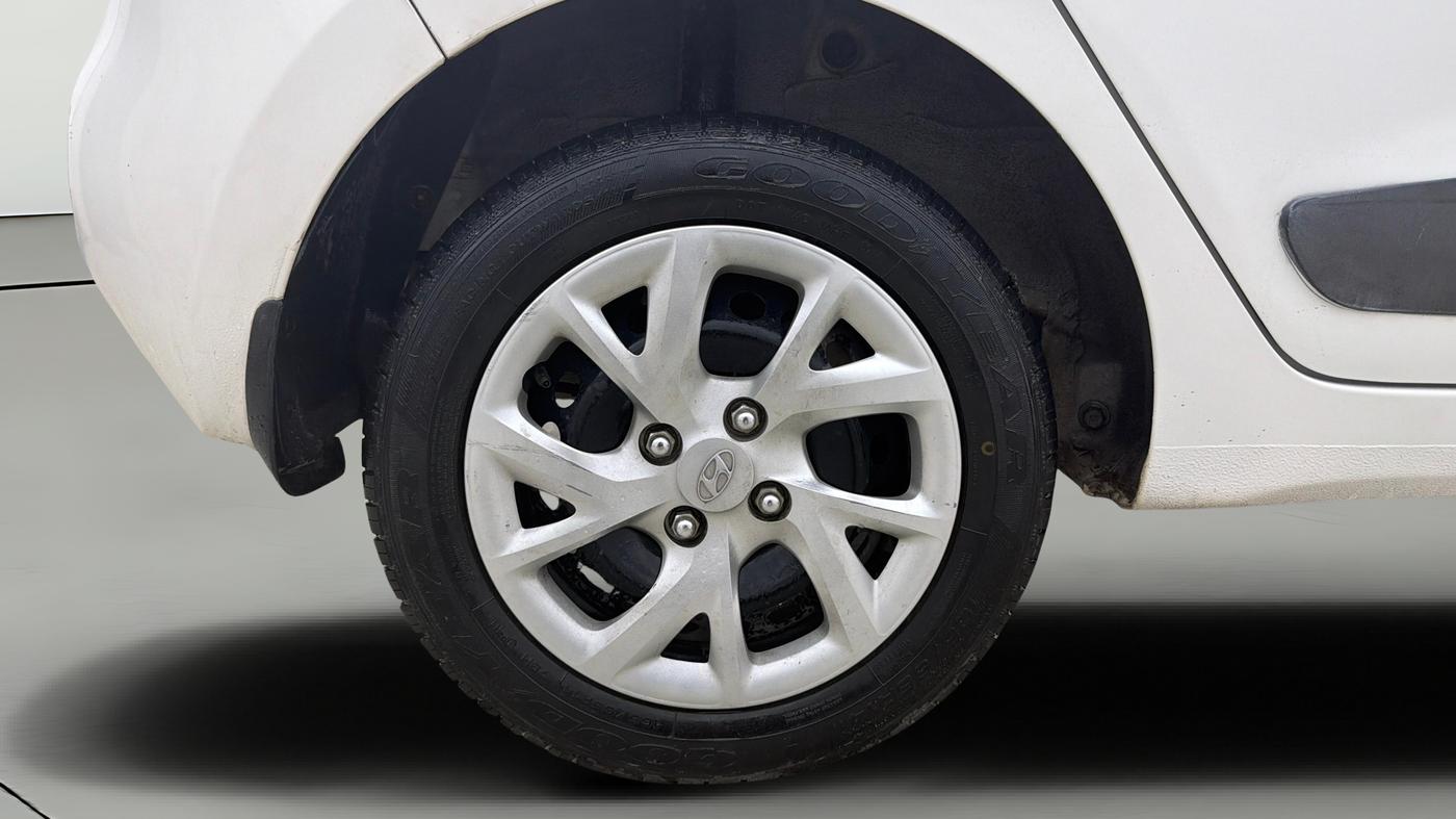 2017 Hyundai Grand i10 MAGNA AT 1.2 KAPPA VTVT, Petrol, Automatic, 11,163 km, Right Rear Wheel
