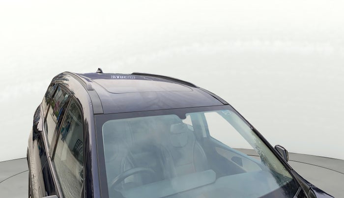 2022 Mahindra XUV700 AX 5 P MT 5 STR, Petrol, Manual, 69,318 km, Roof