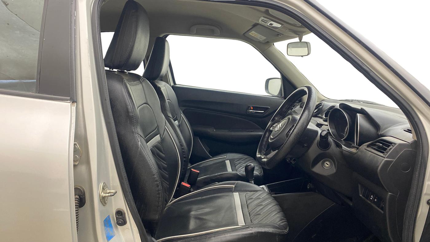 2021 Maruti Swift VXI, Petrol, Manual, 74,982 km, Right Side Front Door Cabin
