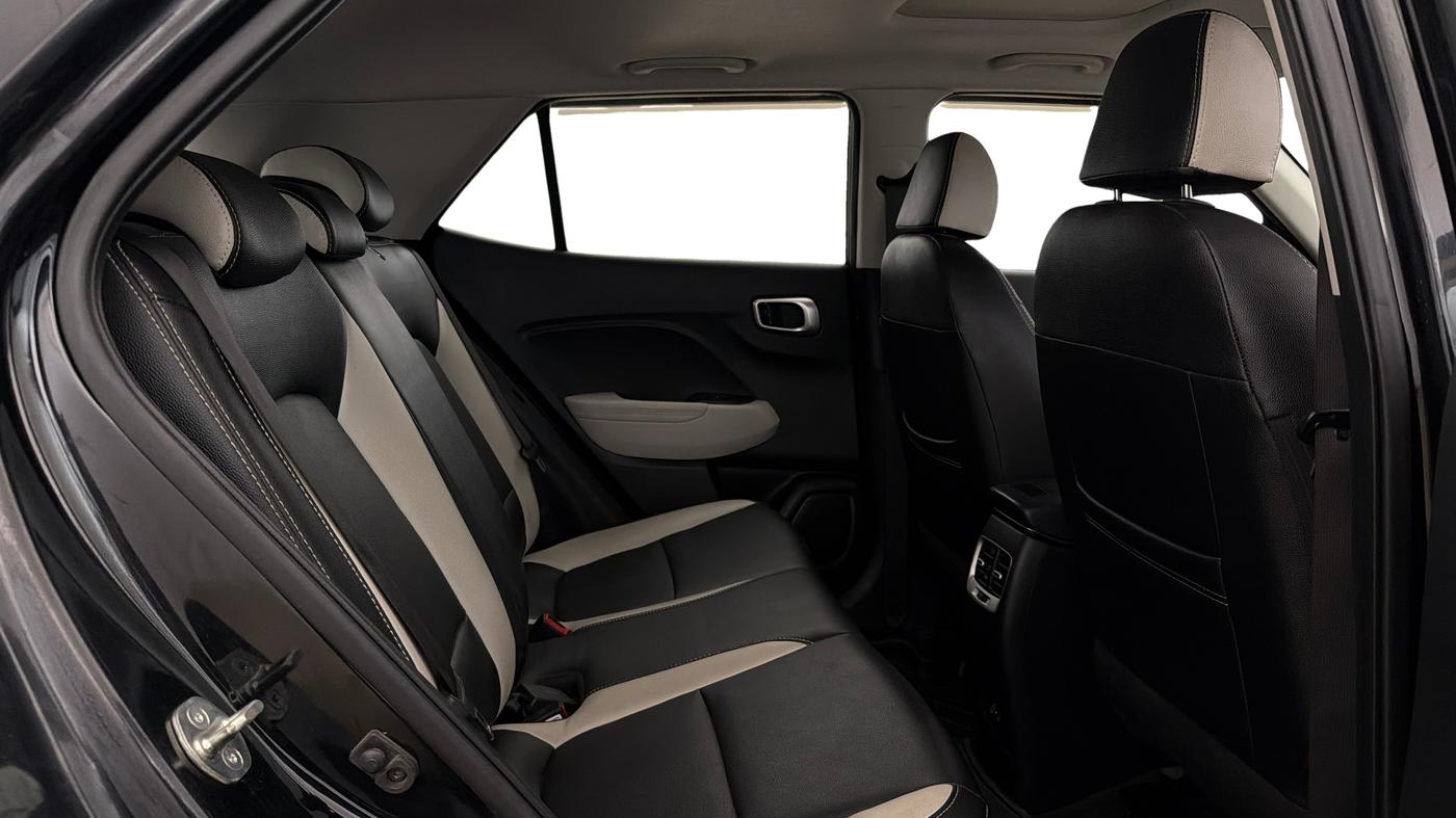 2023 Hyundai VENUE SX (O) 1.0 TURBO DCT, Petrol, Automatic, 64,119 km, Right Side Rear Door Cabin