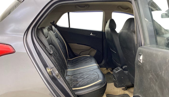 2016 Hyundai Grand i10 SPORTZ 1.1 CRDI, Diesel, Manual, 1,28,999 km, Right Side Rear Door Cabin