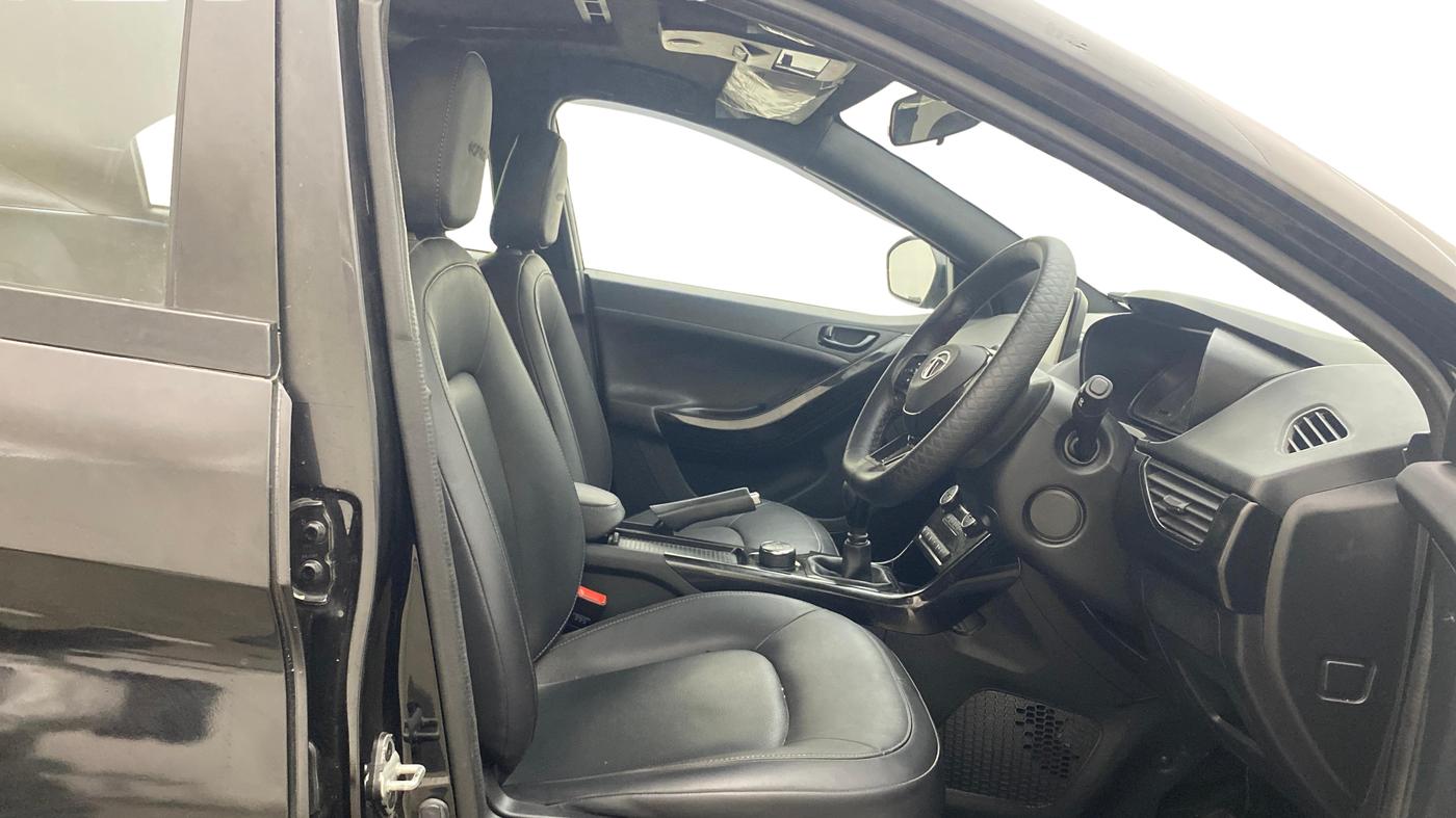 2022 Tata NEXON XZ PLUS (HS) PETROL DARK EDITION, Petrol, Manual, 47,170 km, Right Side Front Door Cabin