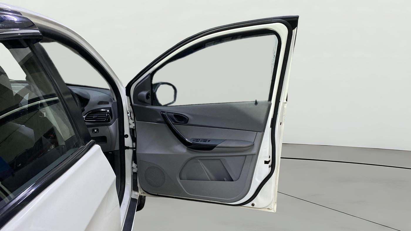 2022 Tata TIGOR XZ PETROL, CNG, Manual, 45,689 km, RHS Front Door