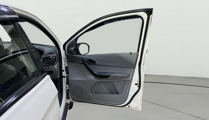 2022 Tata TIGOR XZ PETROL, CNG, Manual, 45,644 km, RHS Front Door