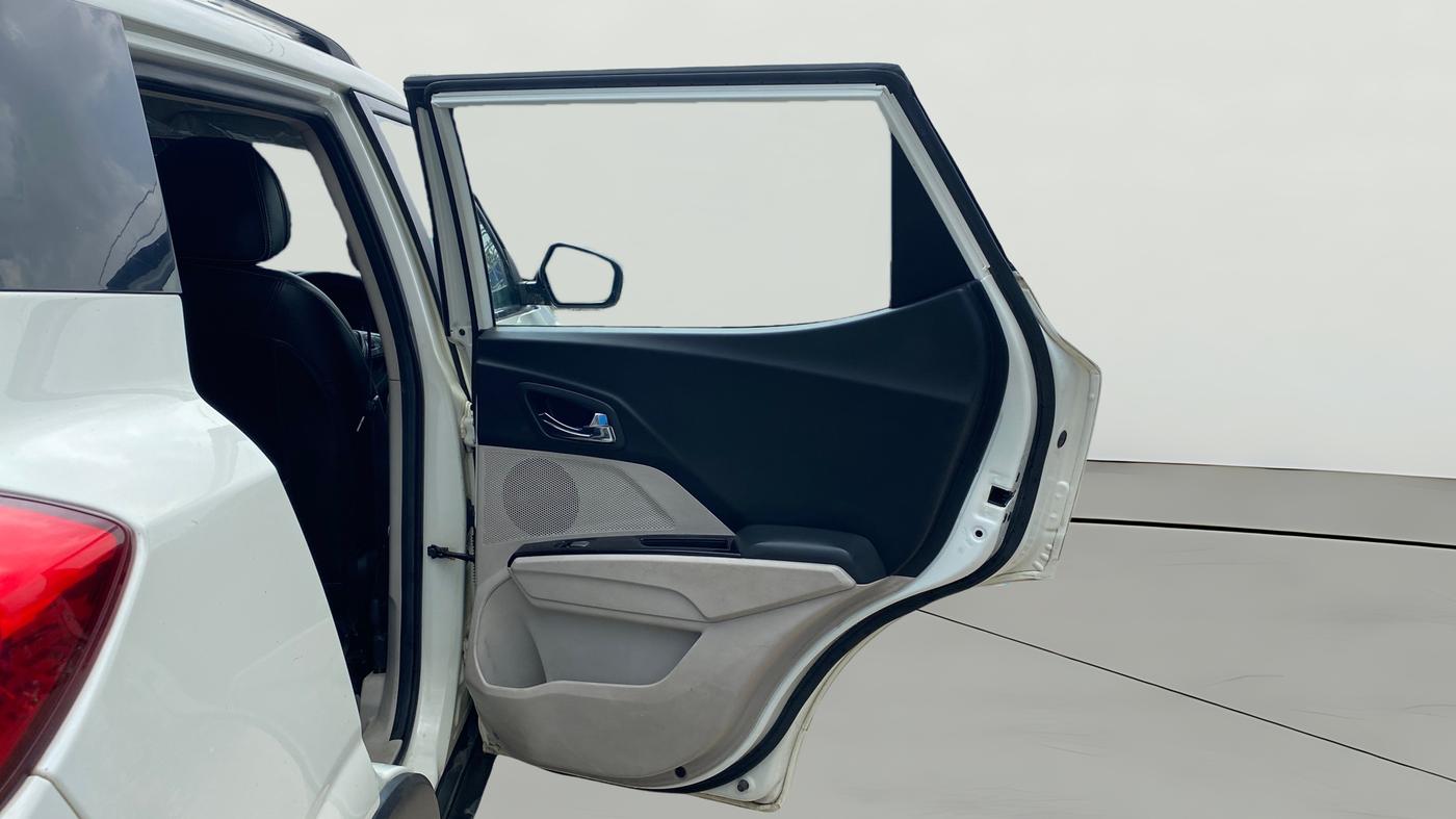 2023 Mahindra XUV300 W8 1.5 DIESEL, Diesel, Manual, 85,599 km, RHS Rear Door