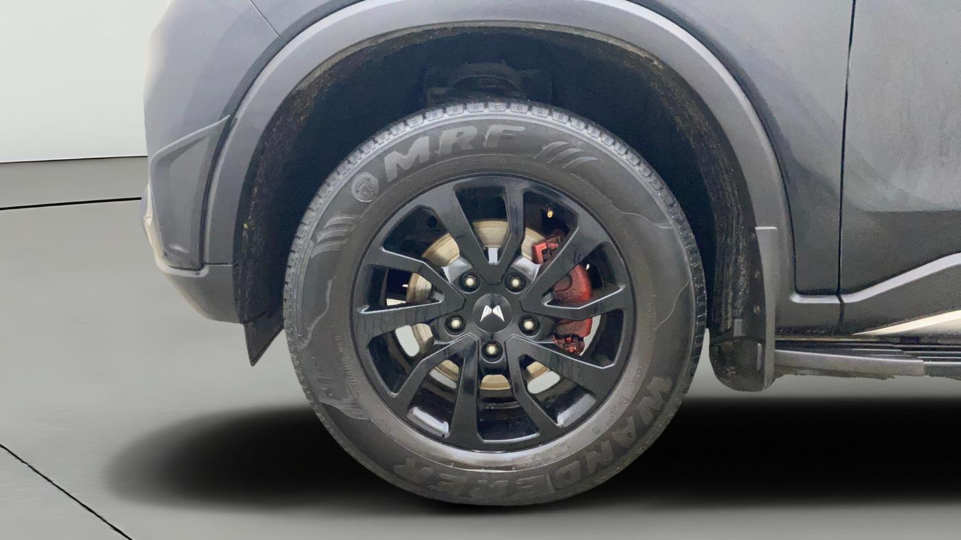2023 Mahindra SCORPIO-N Z8 PETROL AT 7 STR, Petrol, Automatic, 82,364 km, Left Front Wheel