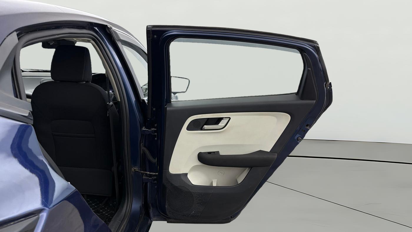 2023 Tata ALTROZ XZ PLUS SUNROOF CNG, CNG, Manual, 53,571 km, RHS Rear Door
