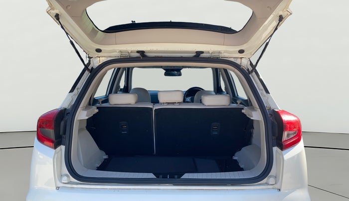 2022 Mahindra XUV300 W8 (O) 1.2 PETROL AMT, Petrol, Automatic, 36,068 km, Boot Open Zoomed View