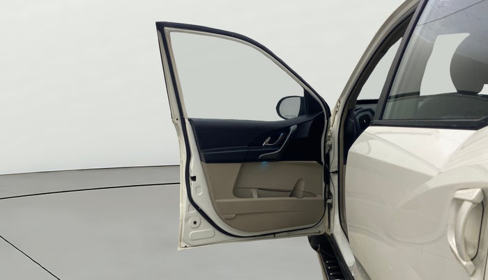 2017 Mahindra XUV500 W9 AT, Diesel, Automatic, 49,973 km, LHS Front Door