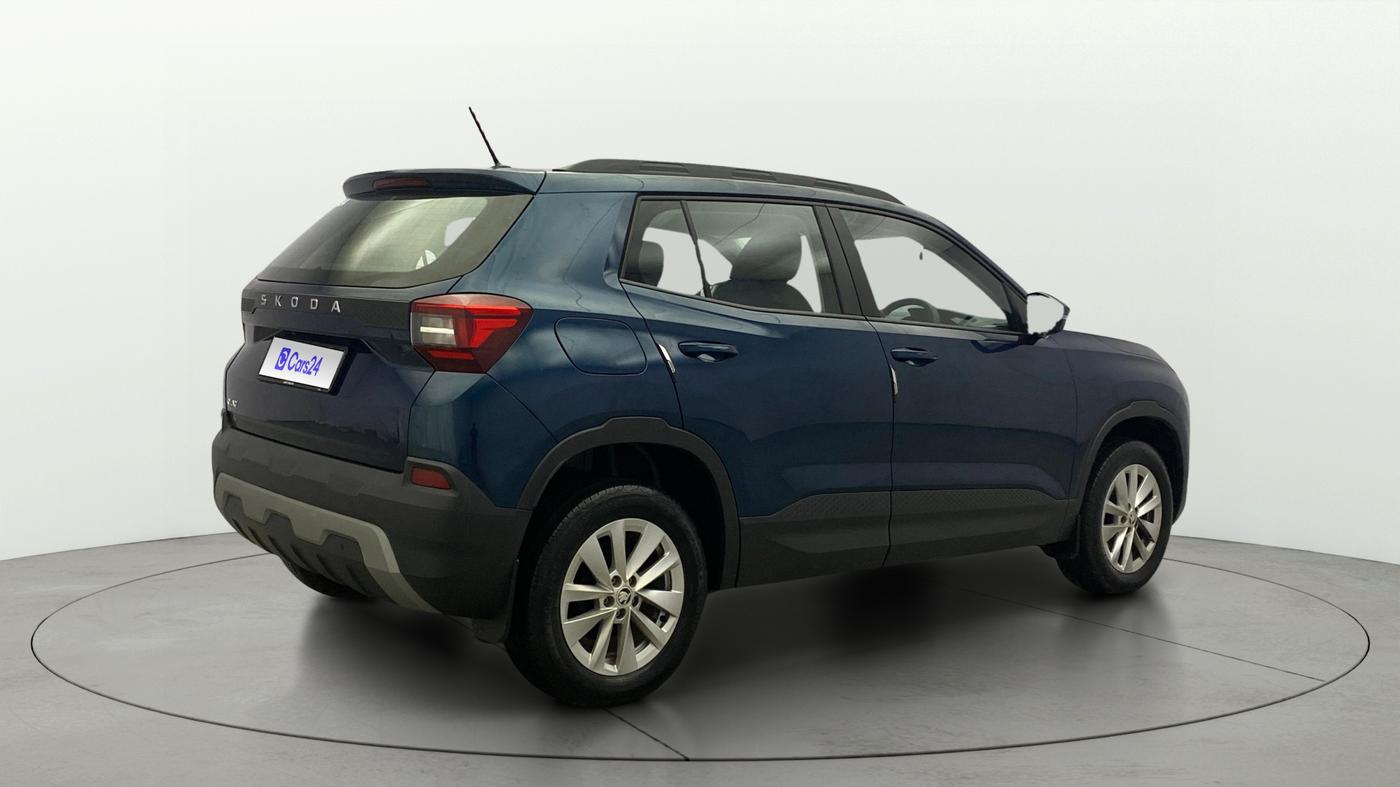 2025 Skoda Kylaq Signature, Petrol, Manual, 11,585 km, Right Back Diagonal