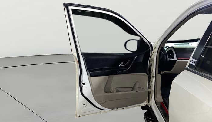 2017 Mahindra XUV500 G AT, Petrol, Automatic, 33,108 km, LHS Front Door