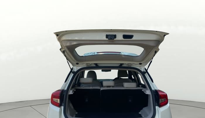 2021 Mahindra XUV300 W8 (O) 1.2 PETROL, Petrol, Manual, 1,25,922 km, Boot Door Open