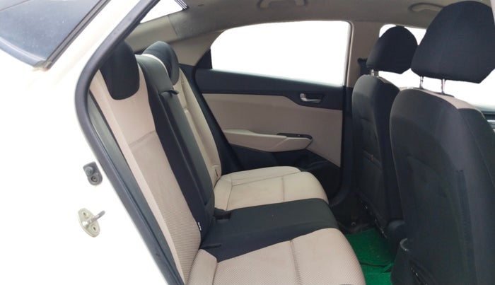 2018 Hyundai Verna 1.4 E CRDI, Diesel, Manual, 1,37,484 km, Right Side Rear Door Cabin