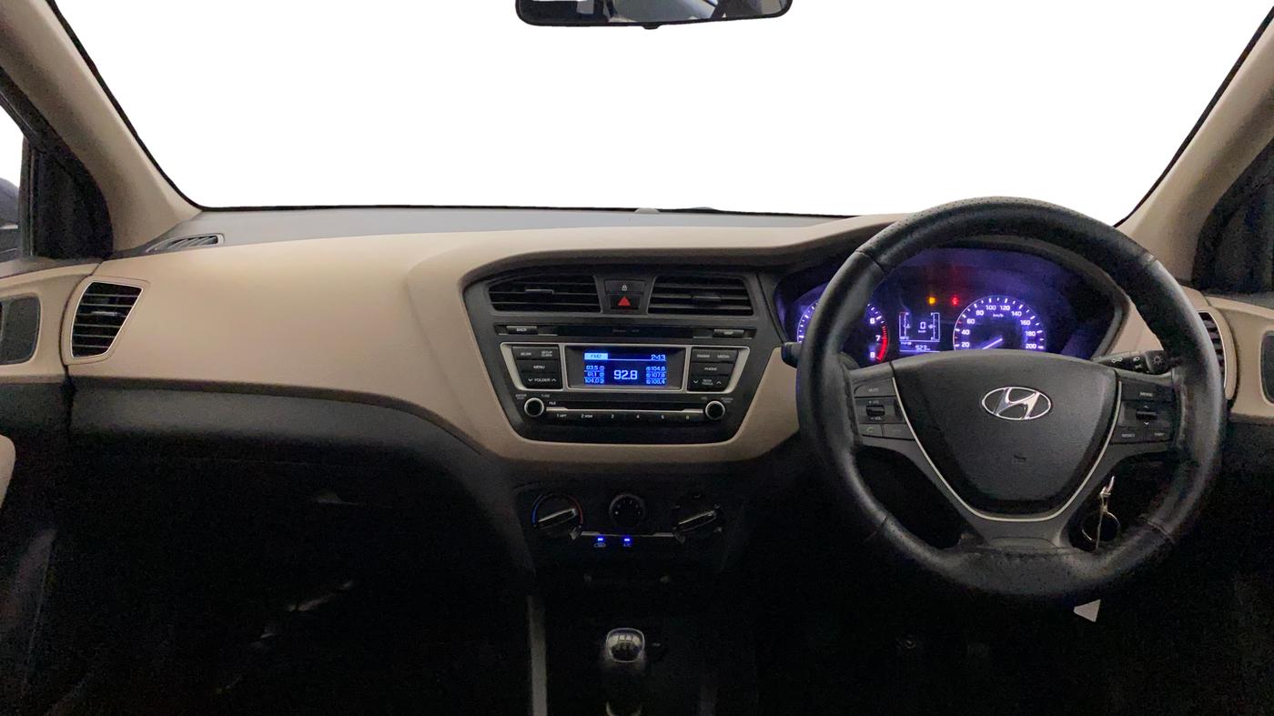 2015 Hyundai Elite i20 MAGNA 1.2, Petrol, Manual, 50 km, Dashboard