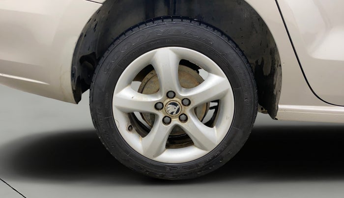 2013 Skoda Rapid AMBITION 1.6 TDI CR MT PLUS, Diesel, Manual, 1,04,812 km, Right Rear Wheel